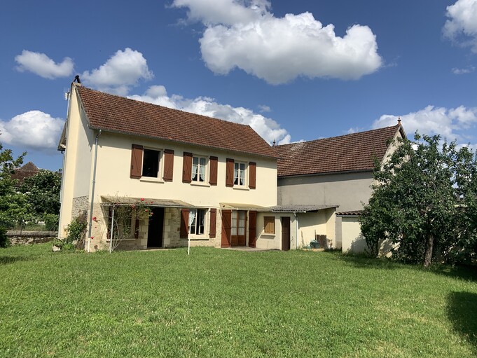 Maison de centre bourg avec jardin